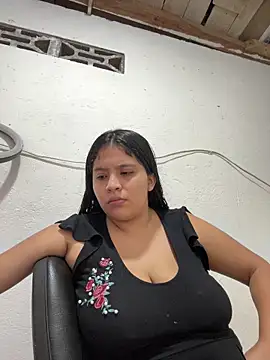 Snapshot of moncerrat_luna chatting on June 2026 07:25:01 PM moncerrat luna online show from June 2026 07:25:01 PM