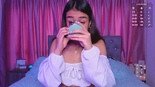 Emiily Scott1 online show from December 2025 02:47:01 PM