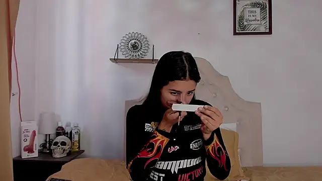 Snapshot of aliice_walker_ chatting on October 2025 12:44:02 PM aliice walker online show from October 2025 12:44:02 PM