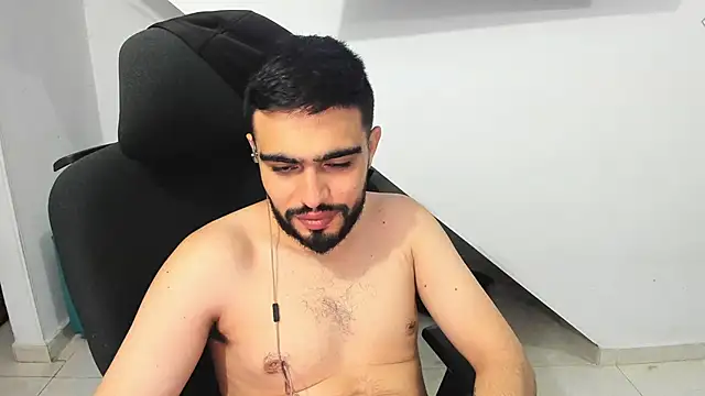 Snapshot of Lia-y-felipe chatting on May 2026 12:27:01 AM Lia-y-felipe online show from May 2026 12:27:01 AM