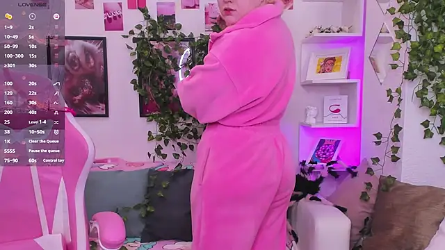 art lovee online show from October 2025 02:11:02 AM