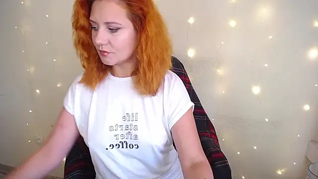 Snapshot of RedHeadSTARx chatting on October 2025 09:51:02 AM RedHeadSTARx online show from October 2025 09:51:02 AM