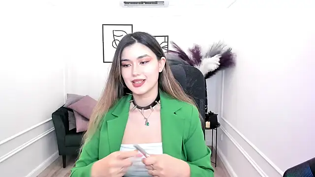 AnneTLi online show from November 2025 07:35:01 PM