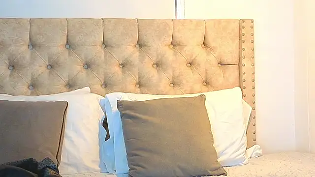 KeryHillson online show from October 2025 12:06:02 PM