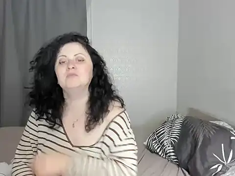 Lillian2 online show from September 2025 07:51:02 PM