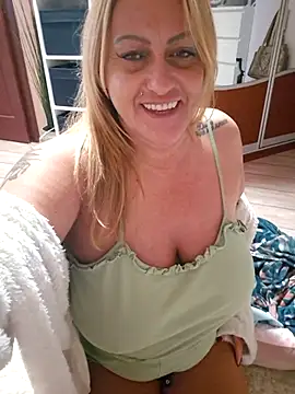 Isabellaa04 online show from November 2025 11:59:01 PM