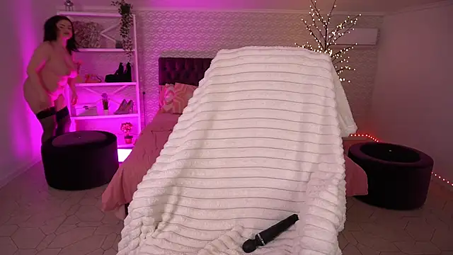 Daenerys Daenn online show from April 2026 06:10:01 PM