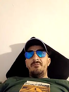 Adriandan1982 online show from April 2026 06:15:01 PM