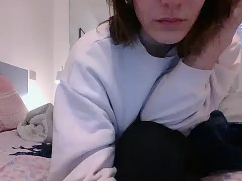Snapshot of Emyly83 chatting on January 2025 10:21:02 AM Emyly83 online show from January 2025 10:21:02 AM