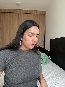 Nicollemays online show from April 2026 01:06:02 PM