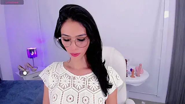 Snapshot of Andrea_Marinn chatting on December 2024 05:51:01 AM Andrea Marinn online show from December 2024 05:51:01 AM