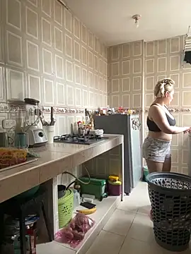 Snapshot of Celestedubois chatting on October 2025 04:52:01 PM Celestedubois online show from October 2025 04:52:01 PM