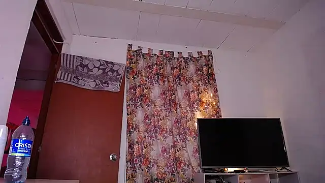 yselahot online show from March 2025 06:59:02 PM