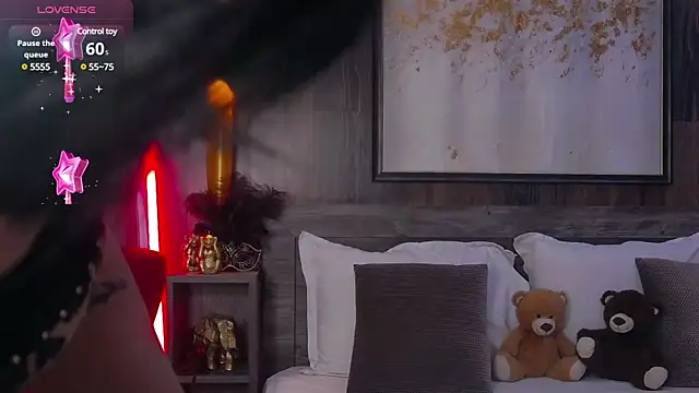 Snapshot of MadyLuxxx chatting on January 2025 07:38:01 PM MadyLuxxx online show from January 2025 07:38:01 PM