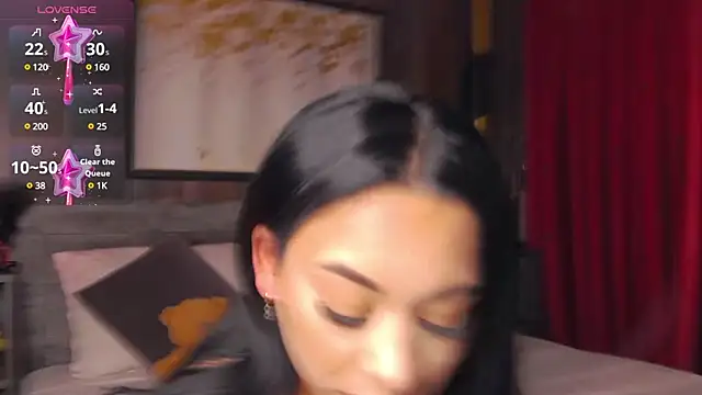 Snapshot of MadyLuxxx chatting on January 2025 07:40:01 PM MadyLuxxx online show from January 2025 07:40:01 PM