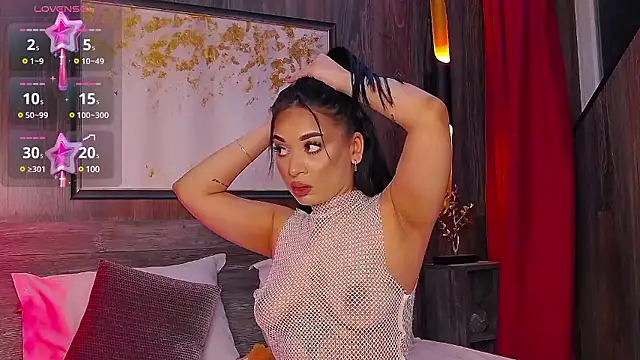 Snapshot of MadyLuxxx chatting on February 2025 08:09:02 PM MadyLuxxx online show from February 2025 08:09:02 PM