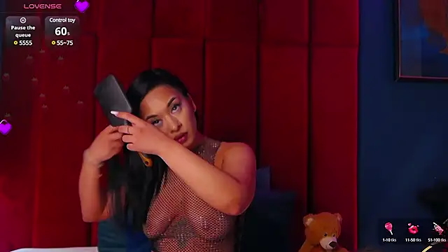 Snapshot of MadyLuxxx chatting on March 2025 11:45:02 PM MadyLuxxx online show from March 2025 11:45:02 PM