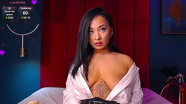 Snapshot of MadyLuxxx chatting on March 2025 08:04:01 PM MadyLuxxx online show from March 2025 08:04:01 PM