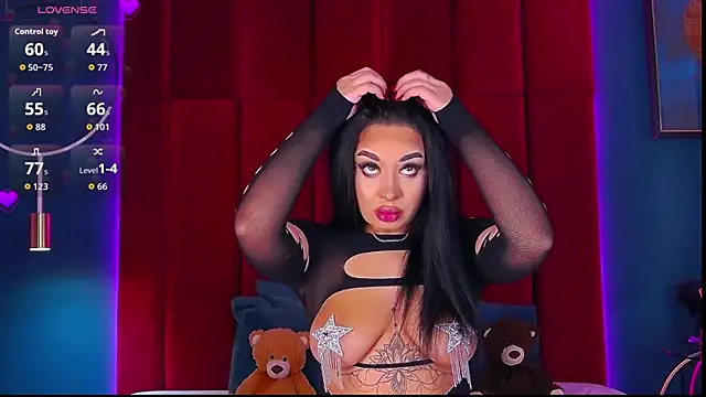 Snapshot of MadyLuxxx chatting on October 2025 07:00:01 PM MadyLuxxx online show from October 2025 07:00:01 PM