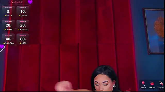 Snapshot of MadyLuxxx chatting on October 2025 06:42:02 PM MadyLuxxx online show from October 2025 06:42:02 PM