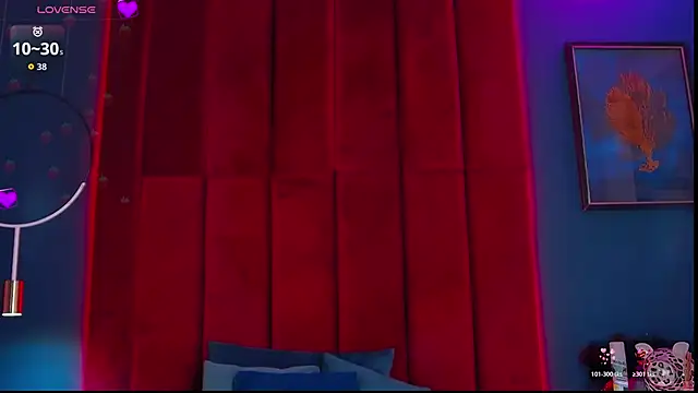 Snapshot of MadyLuxxx chatting on October 2025 06:43:01 PM MadyLuxxx online show from October 2025 06:43:01 PM