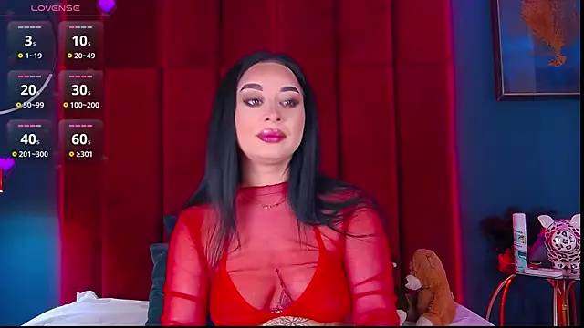 Snapshot of MadyLuxxx chatting on October 2025 07:03:01 PM MadyLuxxx online show from October 2025 07:03:01 PM