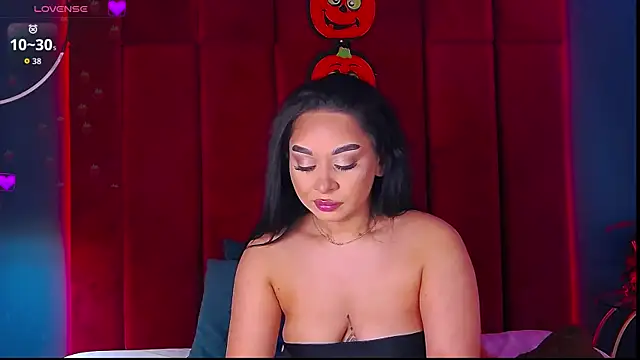 Snapshot of MadyLuxxx chatting on October 2025 07:59:01 PM MadyLuxxx online show from October 2025 07:59:01 PM