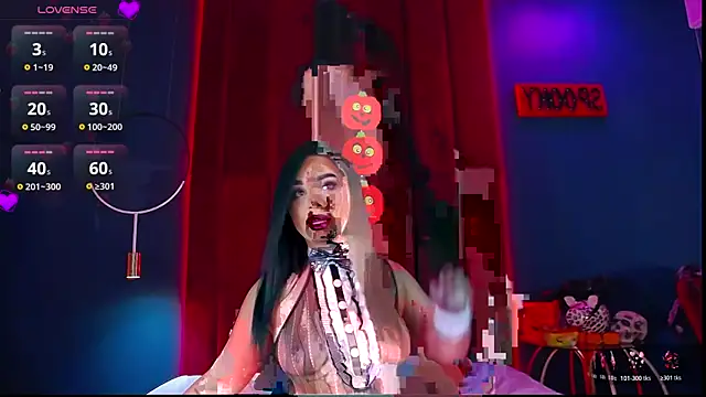 Snapshot of MadyLuxxx chatting on October 2025 07:58:02 PM MadyLuxxx online show from October 2025 07:58:02 PM