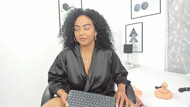 Snapshot of Tanisha__campbell chatting on December 2024 04:04:01 PM Tanisha campbell online show from December 2024 04:04:01 PM