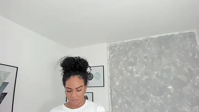 Snapshot of Tanisha__campbell chatting on February 2025 12:59:01 PM Tanisha campbell online show from February 2025 12:59:01 PM