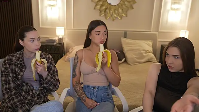 Jasmine Flow online show from October 2025 07:18:02 AM