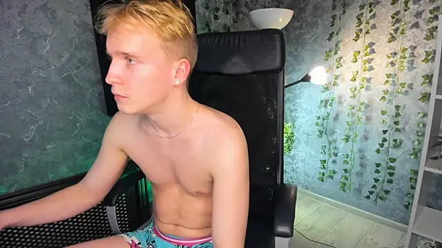 AlexxSweet online show from December 2024 04:38:01 PM