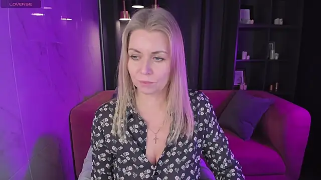 Annie Light online show from December 2024 12:00:02 PM