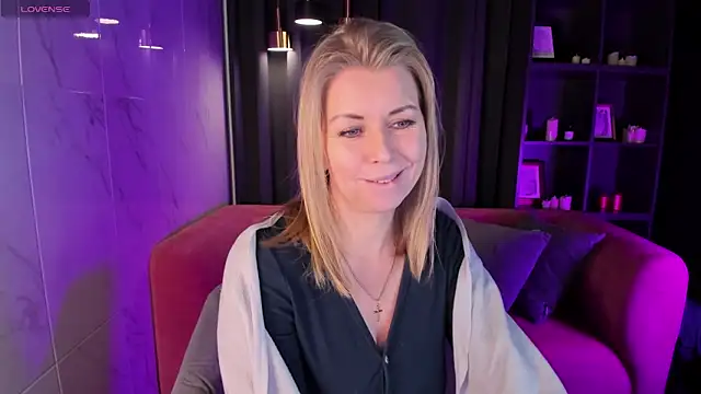 Annie Light online show from February 2025 08:48:01 AM