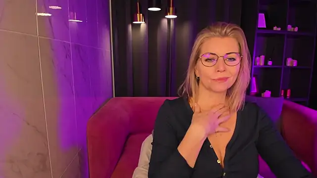 Annie Light online show from March 2025 09:04:02 AM