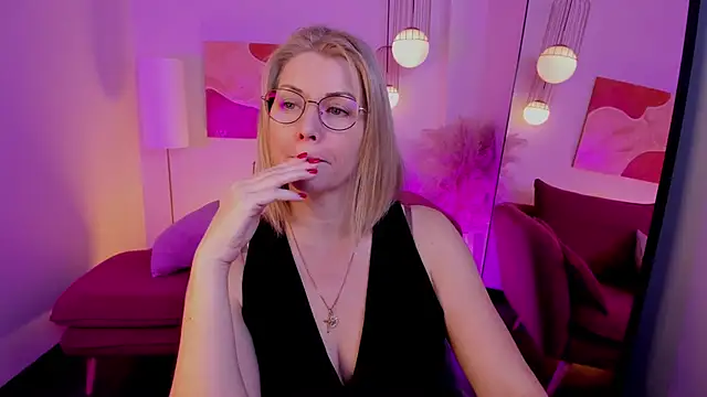 Annie Light online show from November 2025 01:44:02 PM