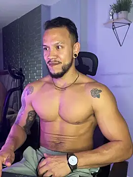 ARON TAYLER01 online show from October 2025 10:24:02 AM