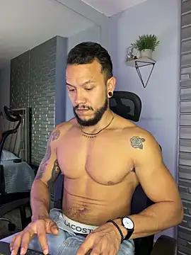 ARON TAYLER01 online show from December 2025 10:24:01 AM