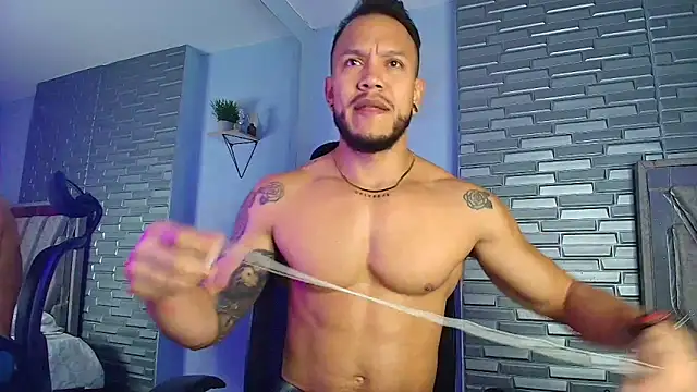 ARON TAYLER01 online show from February 2026 10:33:01 AM