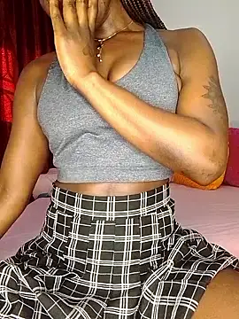 NicRaisaa online show from October 2025 05:18:01 AM