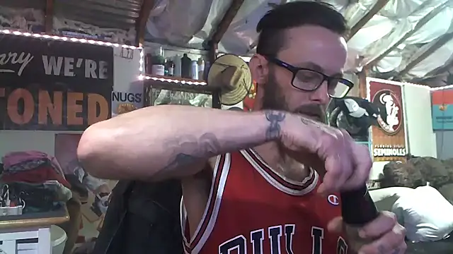 CloudDadddyyy420 online show from February 2025 09:46:02 PM