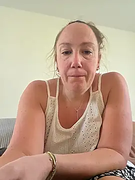 Wisie Cutie online show from April 2026 09:10:01 AM