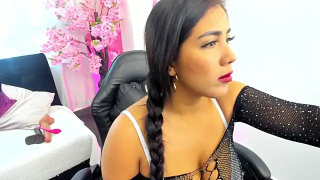 KAROLIVONNE online show from May 2026 09:20:02 PM
