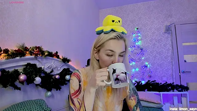 LillyMoure  online show from December 2024 02:13:01 AM