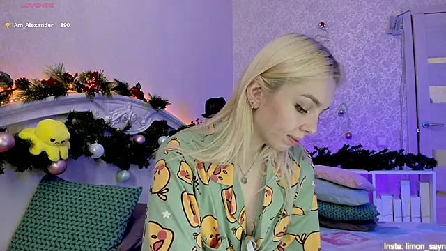 LillyMoure  online show from December 2024 03:08:01 AM