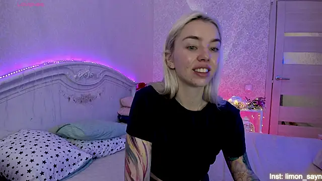 LillyMoure  online show from September 2025 01:28:01 AM