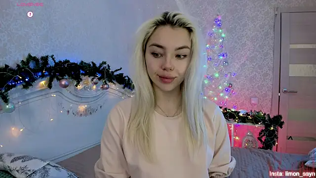 LillyMoure  online show from December 2025 11:42:02 PM