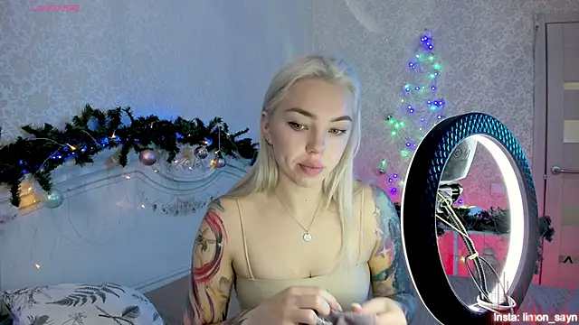 LillyMoure  online show from December 2025 11:23:02 PM