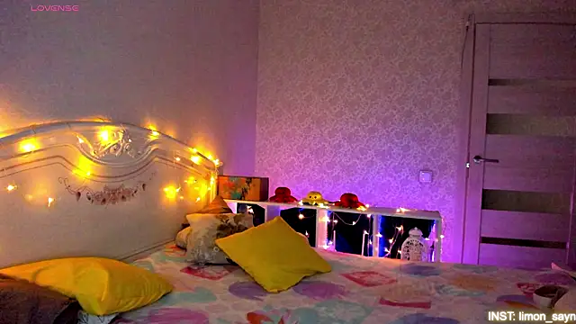 LillyMoure  online show from March 2026 11:37:01 PM