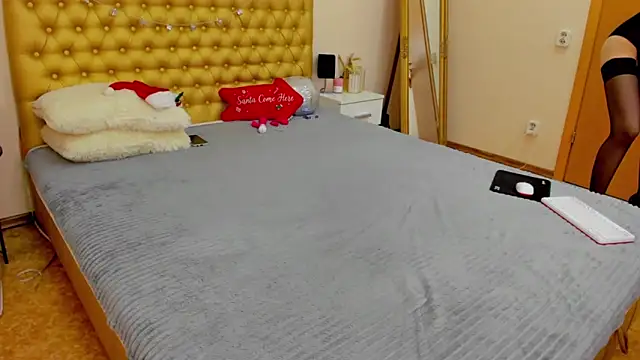 Snapshot of VeraWatts chatting on December 2024 01:39:02 AM VeraWatts online show from December 2024 01:39:02 AM